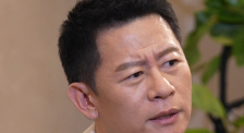 人行道上的司机：年糕
